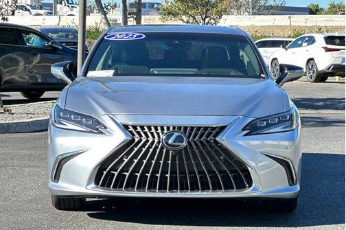 2025 Lexus ES 300h Luxury