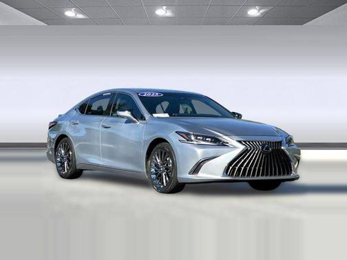 2025 Lexus ES 300h Luxury