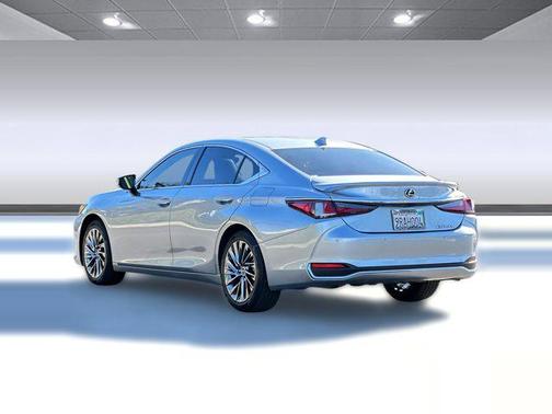2025 Lexus ES 300h Luxury