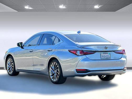 2025 Lexus ES 300h Luxury