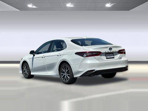 Wind Chill Pearl 2022 Toyota Camry Hybrid XLE