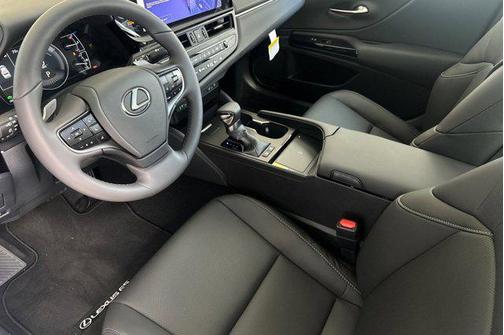 2025 Lexus ES 300h Base