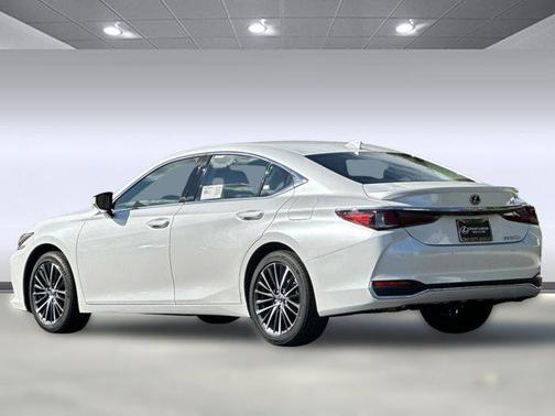 2025 Lexus ES 300h Base
