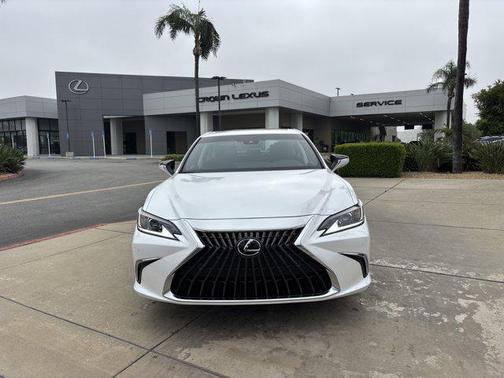 2025 Lexus ES 300h Base