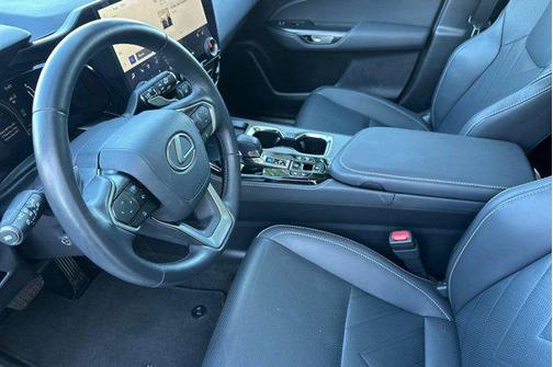 2025 Lexus NX 450h+ Luxury