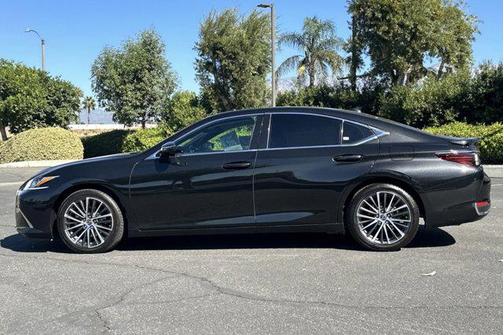 2023 Lexus ES 300h Base