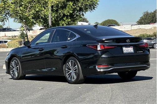 2023 Lexus ES 300h Base