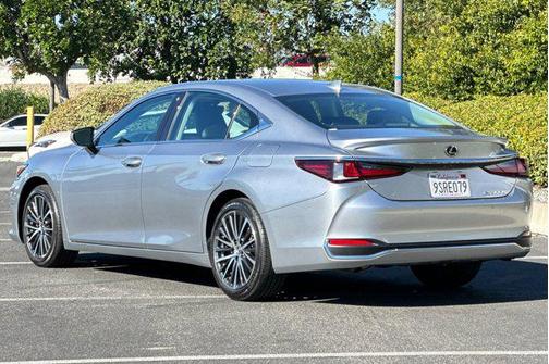 2025 Lexus ES 300h Base