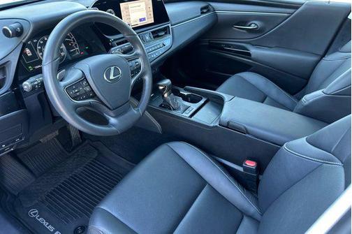 2025 Lexus ES 300h Base