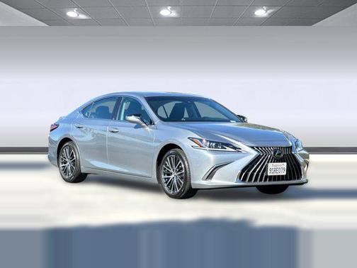 2025 Lexus ES 300h Base