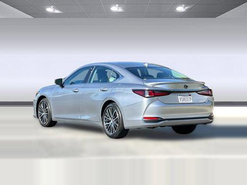 2025 Lexus ES 300h Base