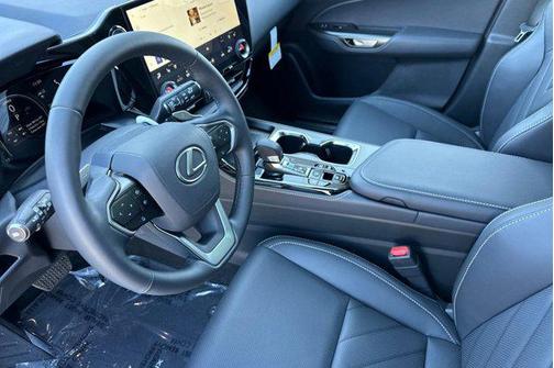 2026 Lexus NX 450h+ Luxury