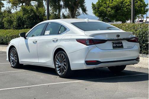 2025 Lexus ES 300h Luxury