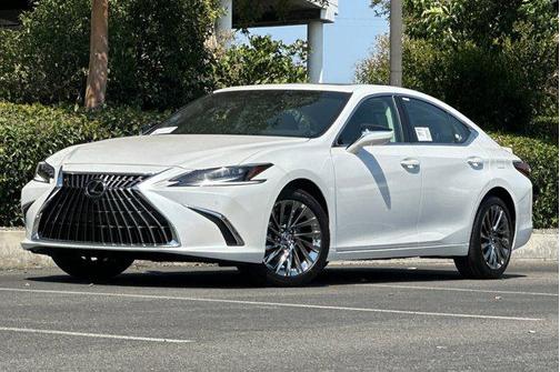 2025 Lexus ES 300h Luxury