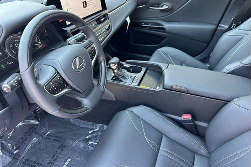 2025 Lexus ES 300h Luxury