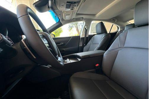 2025 Lexus ES 350 Base