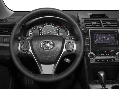 White 2014 Toyota Camry SE