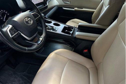2022 Toyota Sienna XLE 7 Passenger