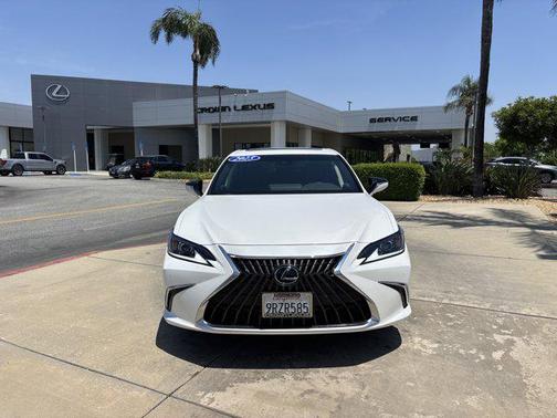 2025 Lexus ES 300h Base