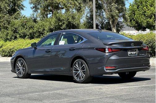 2025 Lexus ES 300h Base