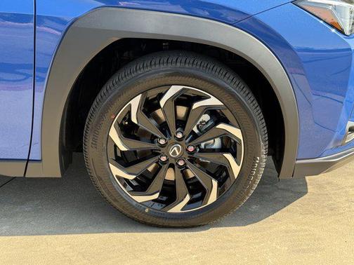 2025 Lexus UX 300h Base