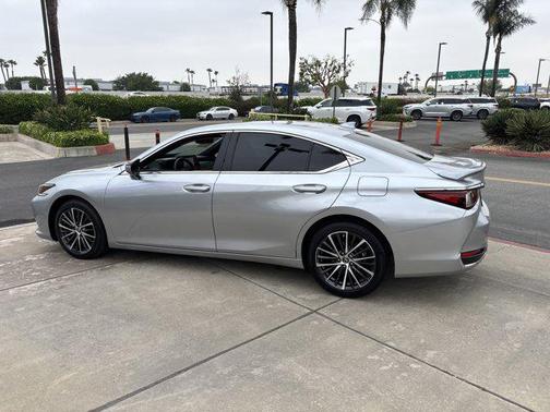 2023 Lexus ES 300h Base