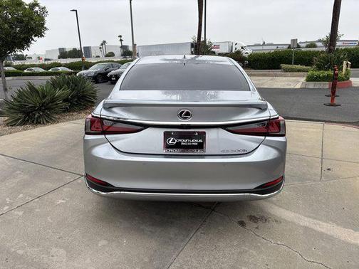 2023 Lexus ES 300h Base
