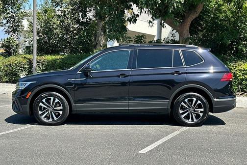 Deep Black Pearl 2022 Volkswagen Tiguan 2.0T S