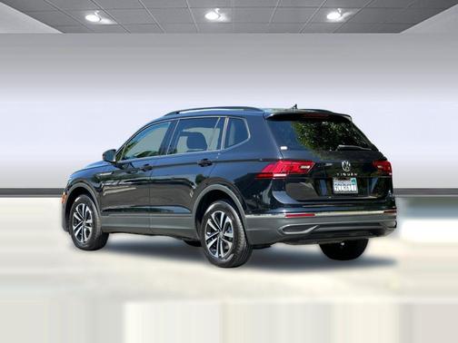 Deep Black Pearl 2022 Volkswagen Tiguan 2.0T S