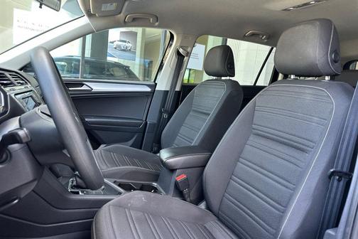 Deep Black Pearl 2022 Volkswagen Tiguan 2.0T S