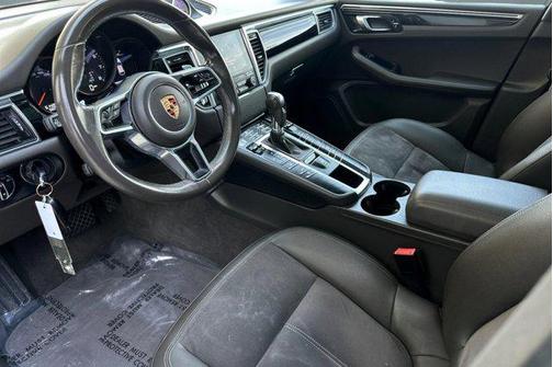 Agate Grey Metallic 2018 Porsche Macan Macan