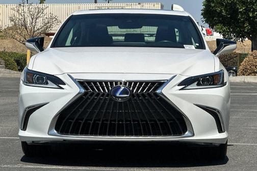 Eminent White Pearl 2022 Lexus ES 300h Base