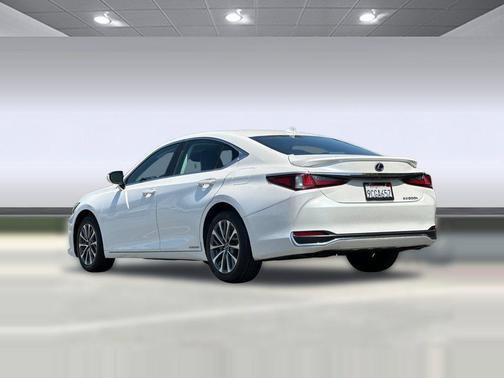 Eminent White Pearl 2022 Lexus ES 300h Base