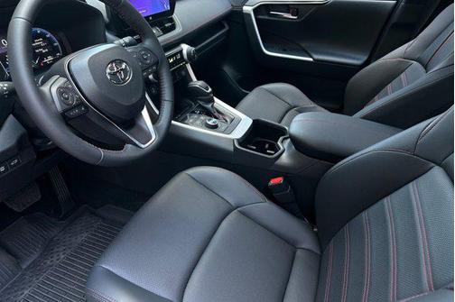 2025 Toyota RAV4 Hybrid SE