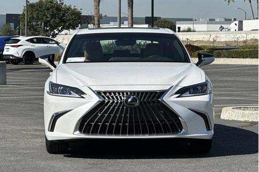 2025 Lexus ES 300h Base