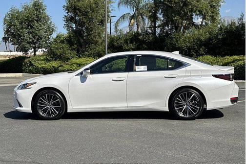 2025 Lexus ES 300h Base
