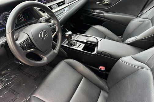 2021 Lexus ES 300h Base