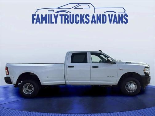 2022 RAM 3500 Tradesman Crew Cab 4x4 8' Box