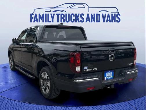 Crystal Black Pearl 2017 Honda Ridgeline RTL