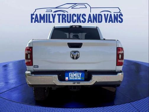 2022 RAM 2500 Tradesman Crew Cab 4x4 6'4' Box