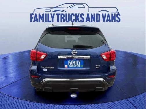 2017 Nissan Pathfinder SV