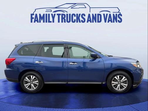 2017 Nissan Pathfinder SV