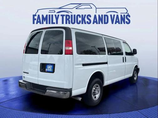Summit White 2018 Chevrolet Express 3500 LT