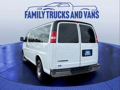 Summit White 2018 Chevrolet Express 3500 LT