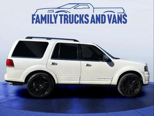 2015 Lincoln Navigator Base