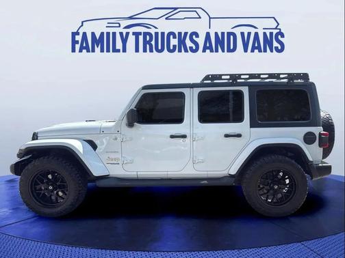 Bright White Clearcoat 2019 Jeep Wrangler Unlimited Sahara