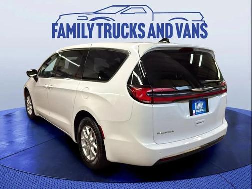 2024 Chrysler Pacifica Touring