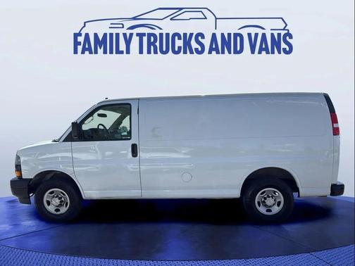 Summit White 2020 Chevrolet Express 2500 RWD 2500 Regular Wheelbase WT