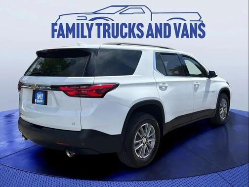 Summit White 2022 Chevrolet Traverse LT Cloth