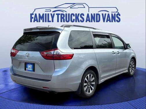 Celestial Silver Metallic 2019 Toyota Sienna XLE